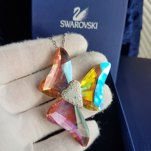 AUTHENTIC Swarovski Crystal Eglantine Flower Aurora Borealis Necklace RARE - Picture 1 of 17
